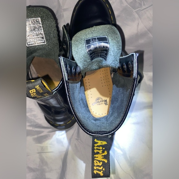 🛑(Sold!) Dr. Martens Original 1460 Smooth Leather 8Eye Lace Up Boots, Size 7 - Picture 5 of 15